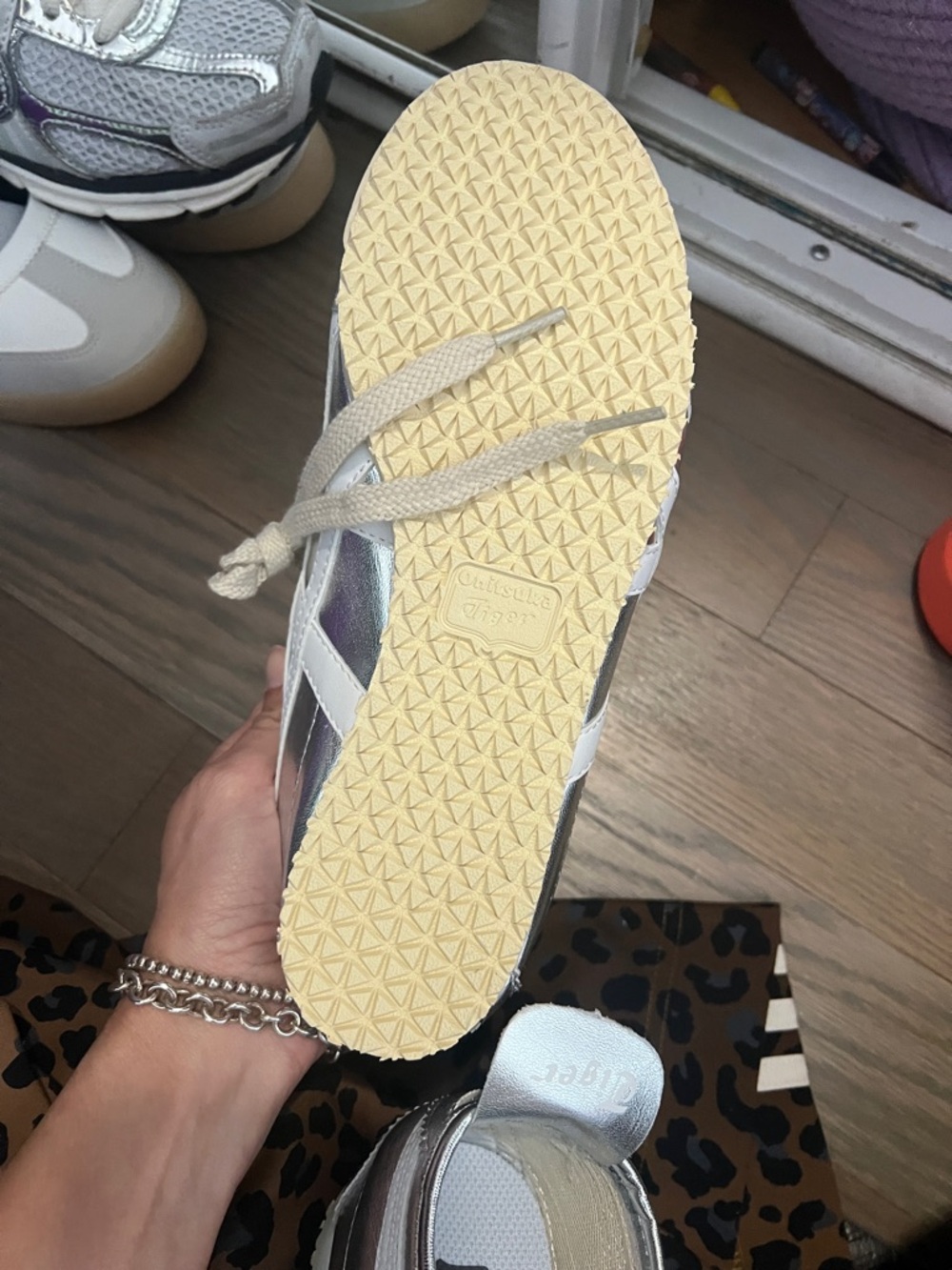 DHgate Onitsuka Silver Metallic Women's Lace-Up Sneakers with Cream Laces - Picture 2 of 4